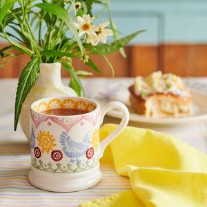 Homewares: Emma Bridgewater - Hen & Border ½ Pint Mug