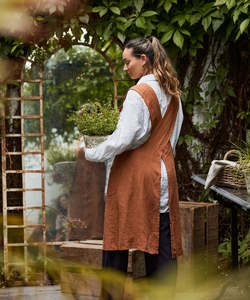 Cross Back Apron – Tobacco