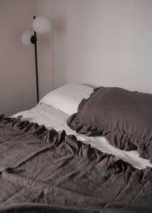 Throws Blankets: The Reverie – Cocoa Ruffle