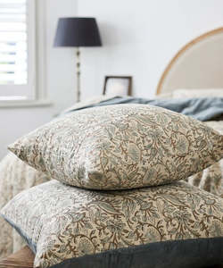 Quilts Bed Covers: Serena Cushion