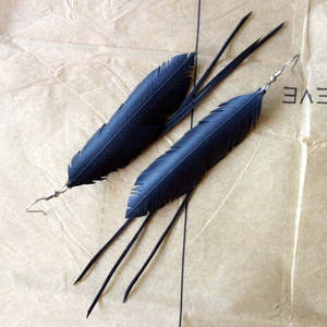 Jewellery And Glasses: Feather Earrings - Black