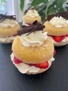 Christmas: Creme Donuts 2 pack