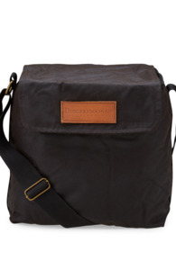Countryoutfitters: Oilskin 6 Pack Cooler Bag – Waterproof, Wool-Insulated & Portable
