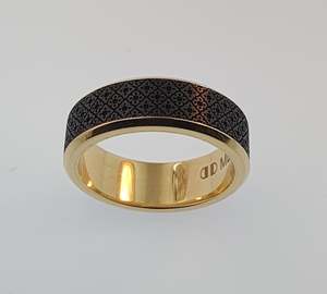 9ct Yellow Gold & Carbon Fibre