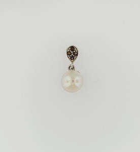 Pendants: Freshwater Pearl & Garnet Sterling Silver Pendant