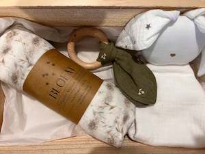 Baby Gifts: Baby Swaddle Gift Box