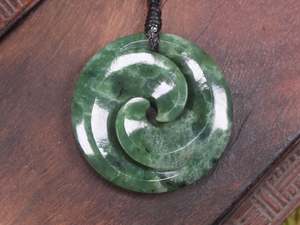 Pounamu Koru Twist: NZ Greenstone Medium Koru Pendant (BN689) Kawakawa Pounamu