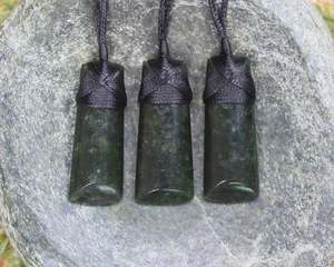 Toki Nz Pounamu: NZ Greenstone XSmall Toki Pendant (AW435) Rimu Pounamu