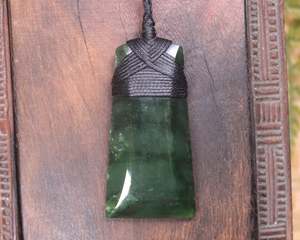 NZ Greenstone Small Toki Pendant (BK833) Kawakawa Pounamu