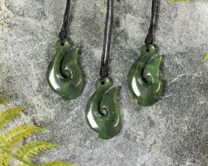 Pounamu Hei Matau Whale Tails: NZ Greenstone XSmall Hei Matau Pendant (BN161) Hapopo Pounamu