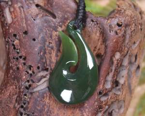 NZ Greenstone XSmall Hei Matau Pendant (BE361) Kawakawa Pounamu