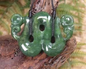 Pounamu Manaia Niho: NZ Greenstone Medium Pekapeka Pendant (BC817) Hapopo Pounamu