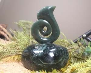 NZ Greenstone Freeform Sculpture (BM736) Inanga Pounamu