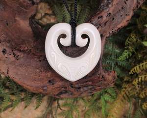 Bone Carvings Nz: NZ Bone Medium Koru Heart Pendant (AB908)