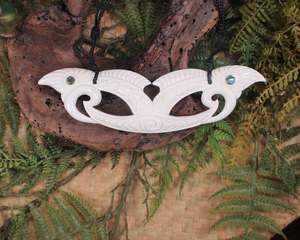 Bone Carvings Nz: Bone Medium Breastplate Pekapeka Pendant (AB812)