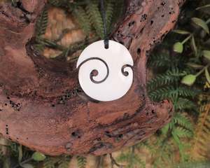Bone Carvings Nz: NZ Bone Medium Koru Pendant (BK934)
