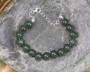 Bracelets: NZ Greenstone Beaded Bracelet (BM420) Kawakawa Pounamu