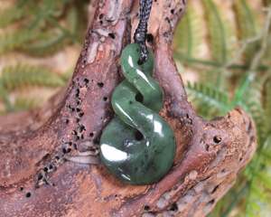 NZ Greenstone Small Twist Pendant (AH498) Hapopo Pounamu