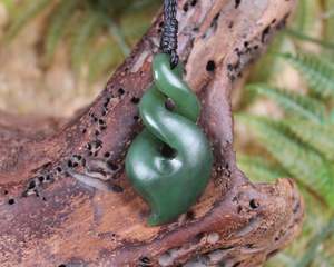 NZ Greenstone Small Twist Pendant (AM850) Hapopo Pounamu
