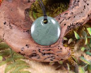 NZ PAKOHE ARGILLITE MEDIUM POROWHITA PENDANT (X618)