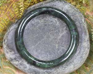 Greenstone Bangles: NZ Greenstone Bangle 64mm (BN135) Rimu Pounamu
