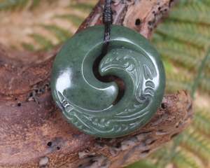 NZ Greenstone Medium Koru Pendant (BE316) Kawakawa Pounamu
