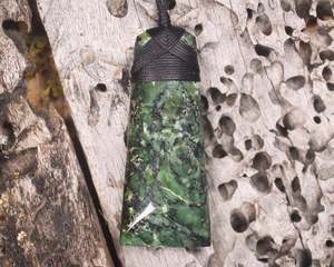 NZ Greenstone Medium Toki Pendant (BK061) Douglas Creek Pounamu