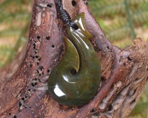 NZ Greenstone Small Hei Matau Pendant (BE736) Totoweka Pounamu