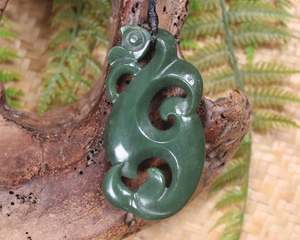NZ Greenstone Large Manaia Pendant (BE338) Kawakawa Pounamu