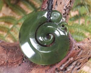NZ Greenstone Medium Koropepe Pendant (BC704) Rimu Pounamu