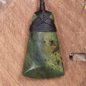 Pendants: NZ Greenstone Small Toki Pendant (BP865) Flower Jade Pounamu