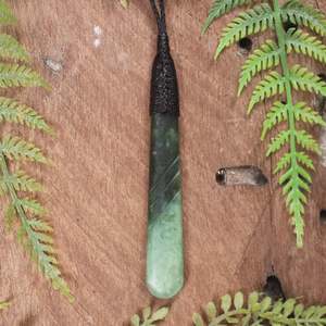 Pendants: NZ Greenstone Medium Roimata Pendant (BP877) Kawakawa Pounamu