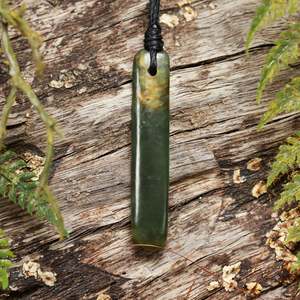 Pendants: NZ Greenstone XSmall Freeform Toki Pendant (BN481) Flower Jade Pounamu