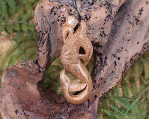 Other Jewellery Designs: NZ Wood Large Manaia (AR589)