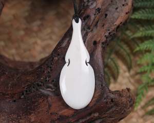 Other Jewellery Designs: NZ Bone Small Patu Pendant (AZ246)