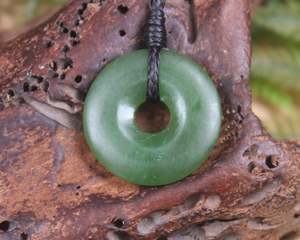 NZ Greenstone Small Porowhita Pendant (BE150) Hapopo Pounamu