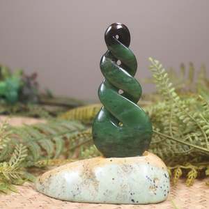 NZ Greenstone Twist Sculpture (BT253) Hapopo Pounamu