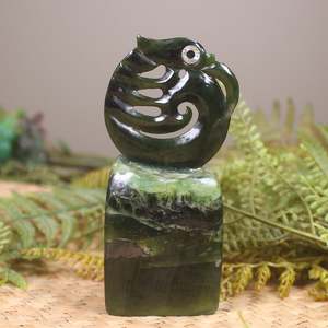 NZ Greenstone Koropepe Sculpture (BT250) Rimu Pounamu