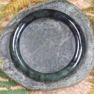 Bracelets: NZ Greenstone Bangle 66mm (BN454) Rimu Pounamu