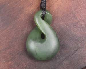 NZ Greenstone Small Twist Pendant (BK603) Hapopo Pounamu