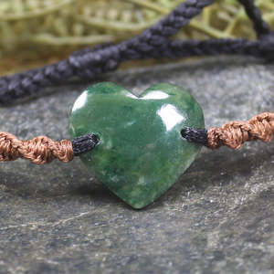 NZ Greenstone Adjustable Cord Heart Bracelet (BN412) Kawakawa Pounamu