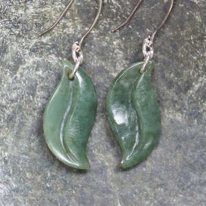 Earrings: NZ Greenstone Small Leaf Earrings (BC789) Inanga Pounamu