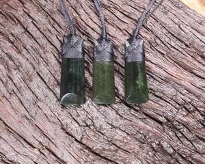 Pendants: NZ Greenstone XSmall Toki Pendant (AW436) Kawakawa Pounamu
