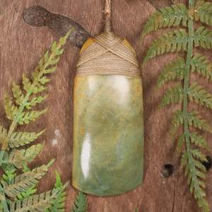 NZ Greenstone Medium Toki Pendant (BW269) Flower Jade Pounamu
