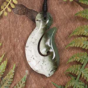 NZ Greenstone Medium Hei Matau Pendant (BP421) Hapopo Pounamu