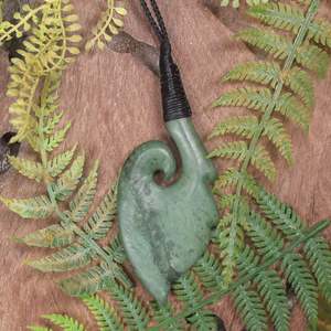 Pounamu Hei Matau Whale Tails: NZ Greenstone XLarge Hei Matau Pendant (BT438) Kawakawa Pounamu