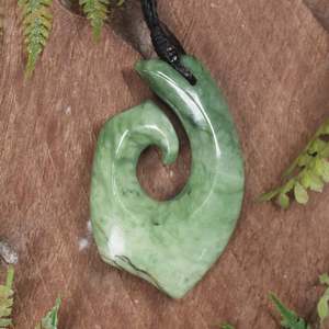 NZ Greenstone Medium Hei Matau Pendant (BT461) Kawakawa Pounamu
