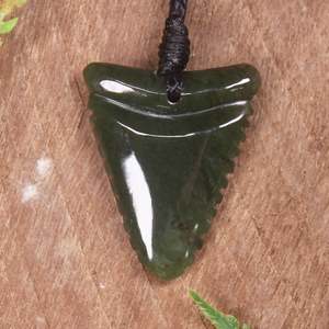 Pounamu Manaia Niho: NZ Greenstone Small Niho Taniwha Tooth Pendant (BT540) Rimu Pounamu