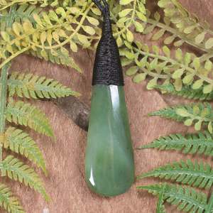 NZ Greenstone Medium Roimata Pendant (BW083) Hapopo Pounamu