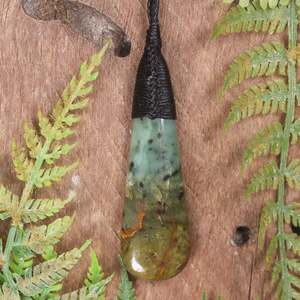 NZ Greenstone Medium Roimata Pendant (BW135) Flower Jade Pounamu